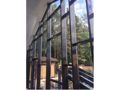 Изображение Мытье окон в офисном здании